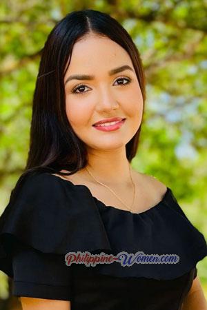 220403 - Laura Age: 28 - Colombia